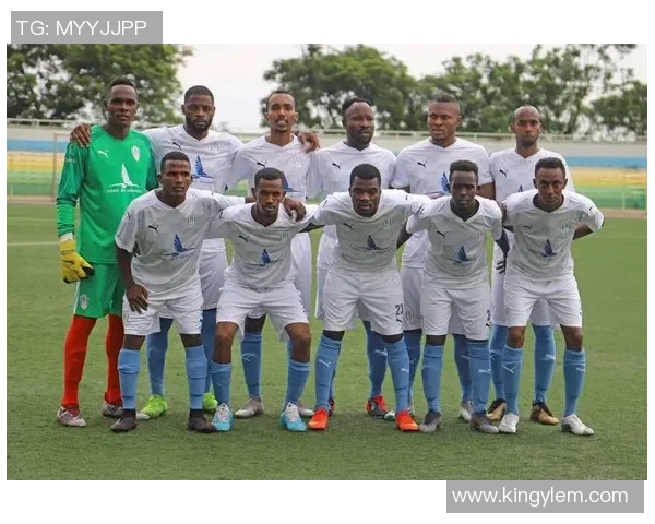 古典足球传奇再现昔日风采 球星光辉岁月定格经典瞬间